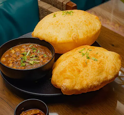 Chole Bhature [2 Pieces]