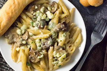 Blue Cheese and Mushroom Pasta