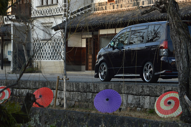 ヴォクシーのworkwheels・WORK VARIANZA T1S・カメ活📷️・雰囲気の良い場所・discover＿ctに関するカスタム事例の投稿画像2枚目
