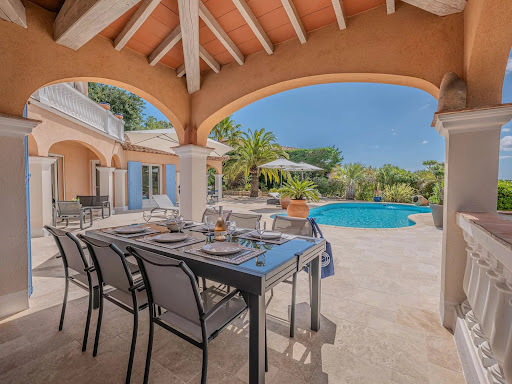 Villa avec piscine et jardin 2