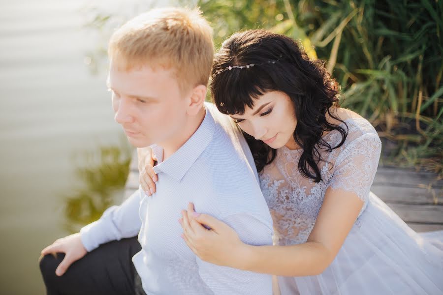 Fotógrafo de casamento Svetlana Kutuzova (simodenjatko). Foto de 10 de outubro 2018