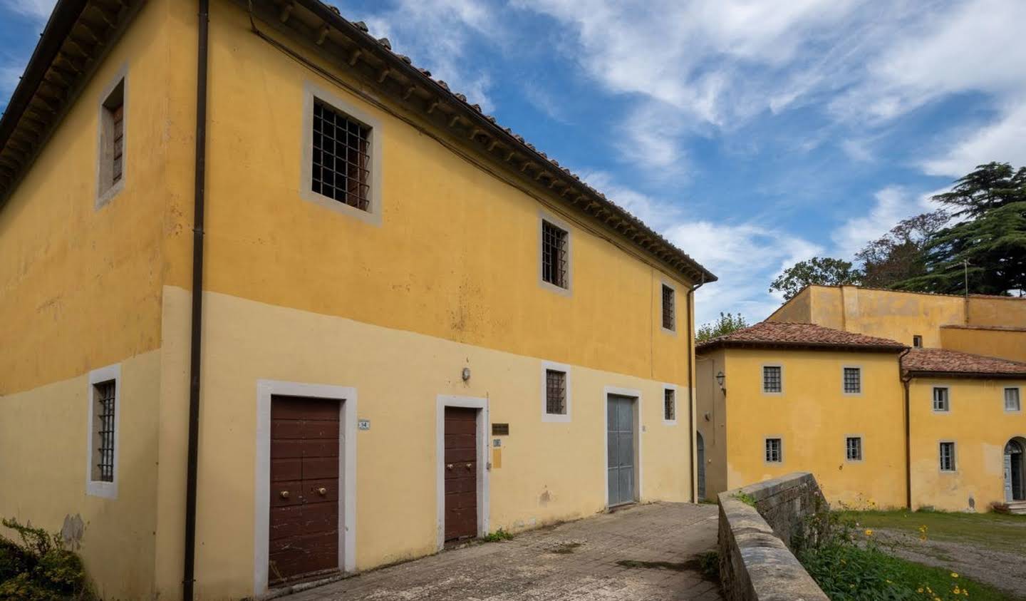 Villa with garden Crespina