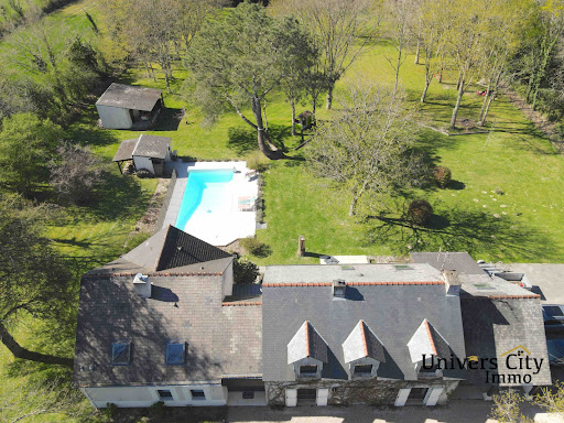 Villa with pool and garden 2
