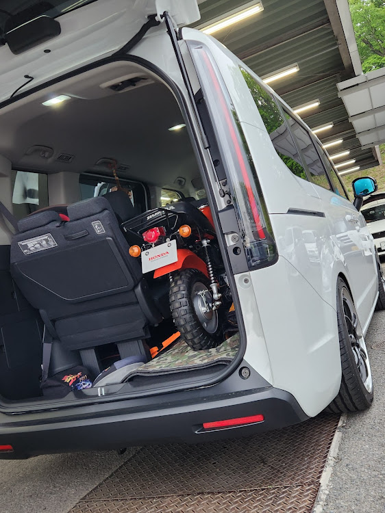 ステップワゴンのバイクと車・ゴールデンウィーク・バイクも好き・ホンダ ゴリラ・バイクネタでスミマセンに関するカスタム事例の投稿画像3枚目