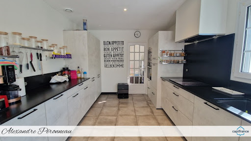 Villa avec piscine et terrasse 5