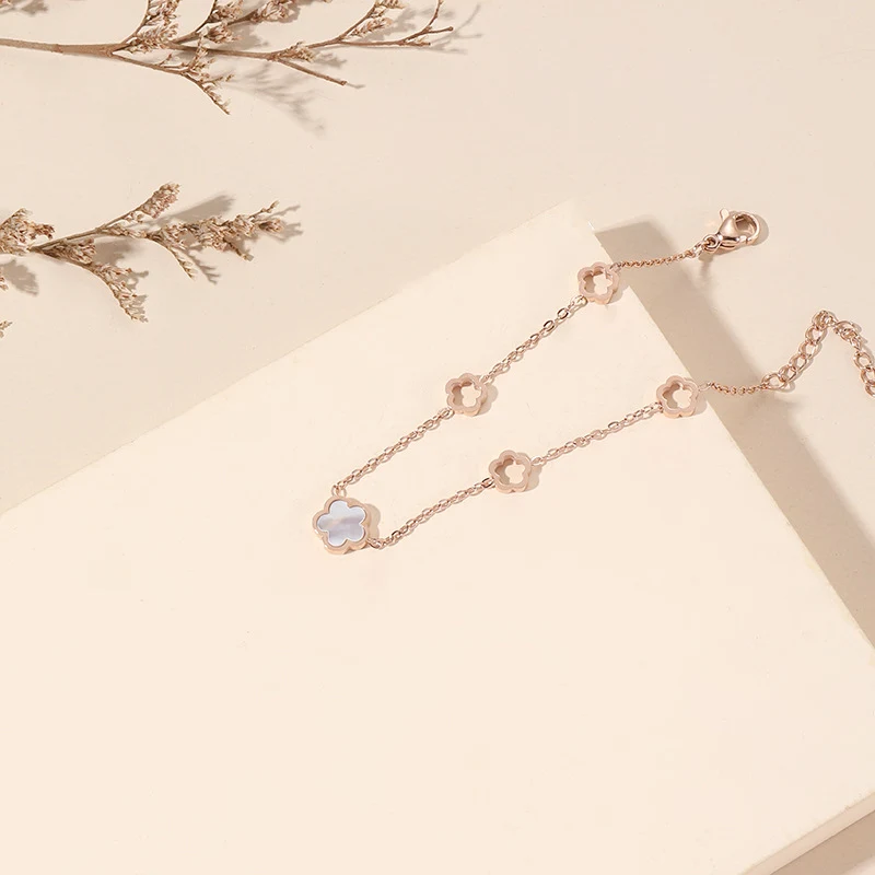 Pulsera de flores pequeñas para mujer Elegante accesorio de moda con delicadas flores, ideal para realzar tu estilo diario y ocasiones especiales.