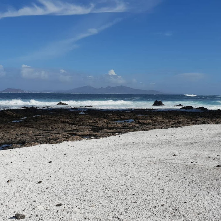 Fuerteventura e a praia da pipoca das Ilhas Canárias