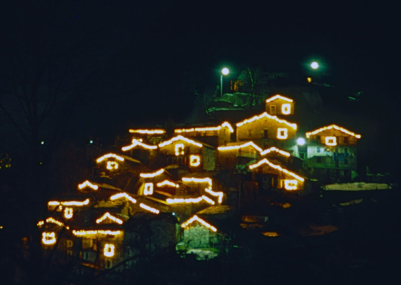 Un paese di montagna illuminato di benny48