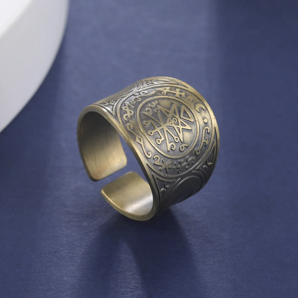 Bijoux rétro tendance personnalisés. Anneaux de lune en cuivre des deux côtés pour un look unique et stylé. Cadeau idéal.