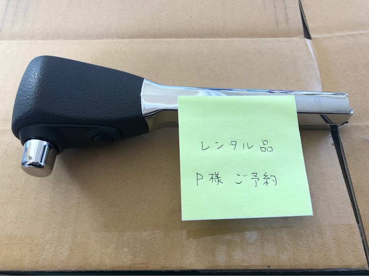 NV350キャラバンの純正シフトノブ・レンタルに関するカスタム事例の投稿画像1枚目