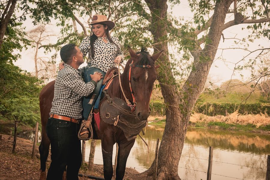 Fotógrafo de bodas Anthony Barazarte (anthonybfoto). Foto del 3 de abril 2018