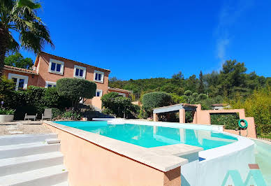 Maison avec piscine et terrasse 2