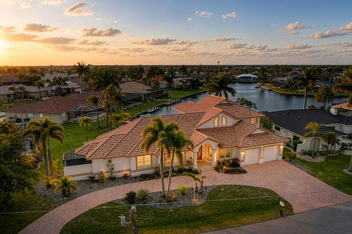 Buy this luxury house in Punta Gorda (United States) - House with pool and canal at sunset