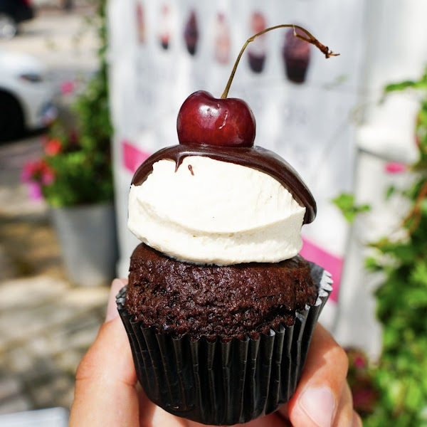 Root Beer Float Cupcake - gluten free, egg-free, dairy-free, peanut-free and vegan