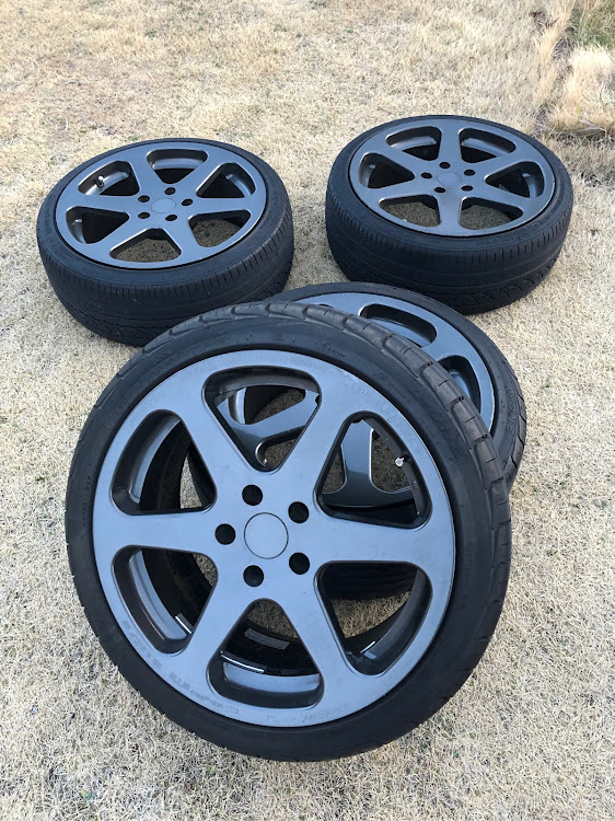 オーリスのZEIT version R・パンク・タイヤ交換・DIYに関するカスタム事例の投稿画像4枚目