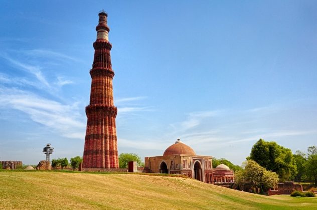 qutub minar Things To Do In Delhi In A Single Day'