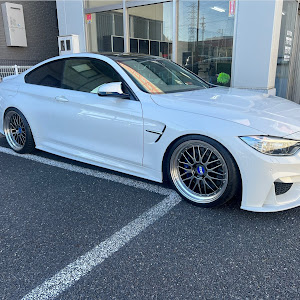 M4 クーペ F82