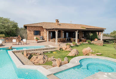 Villa with pool and terrace 3