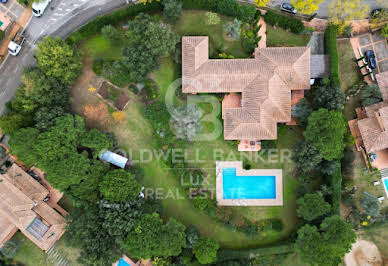 Villa with garden and terrace 4