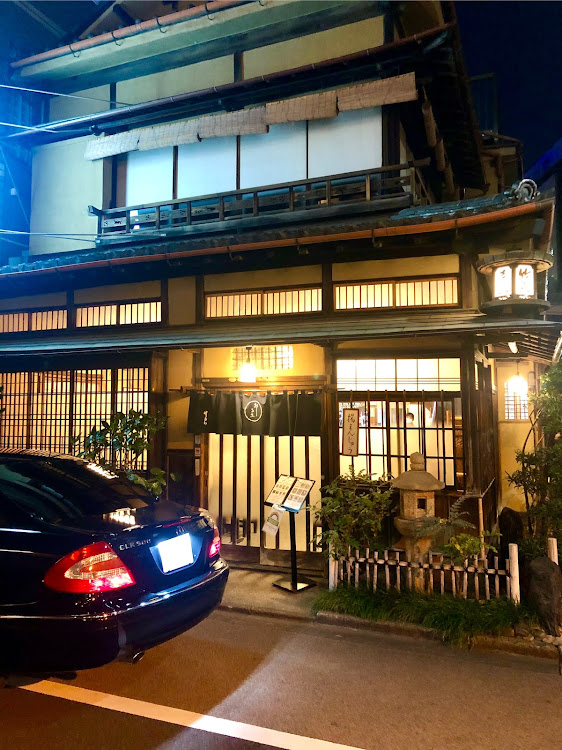 CLK クーペの昭和ロマン・あんこう鍋・左斜め前写真展・discover_ct・夜の神田須田町に関するカスタム事例の投稿画像3枚目
