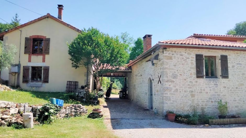 Vente moulin   à Saint-Claud (16450), 339 200 €