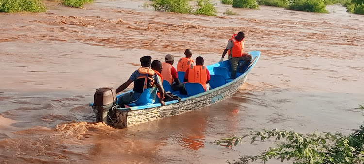 Rescue team search for bodies at the Kona Punda area along the Garissa-Madogo road.