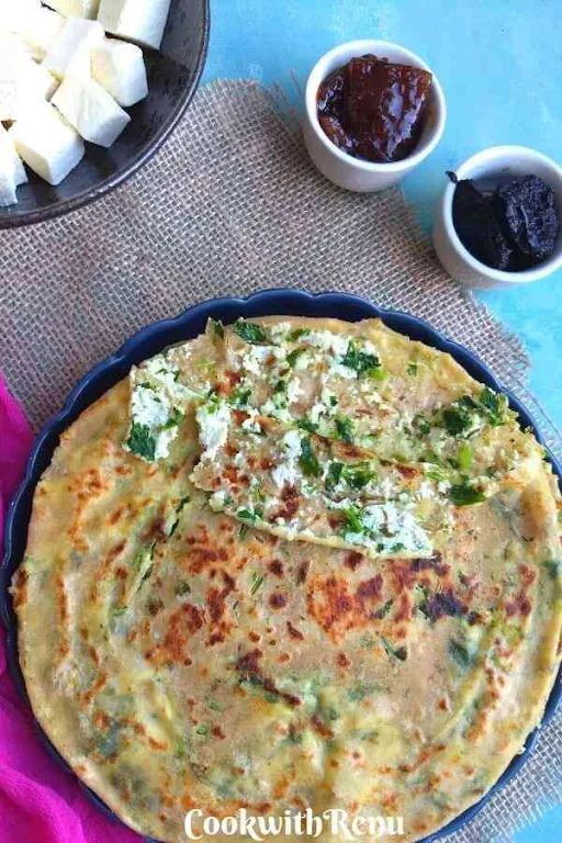 Paneer Pyaz Paratha