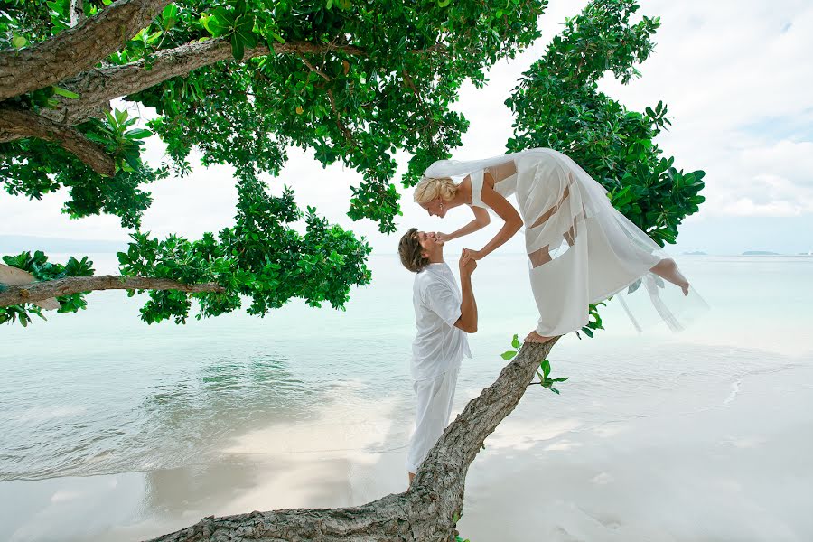 Wedding photographer Dmitriy Zolotarev (fotozolotaryov). Photo of 25 December 2014