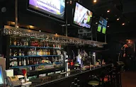 Legends Sports Bar - Chelsea Plaza Hotel photo 7