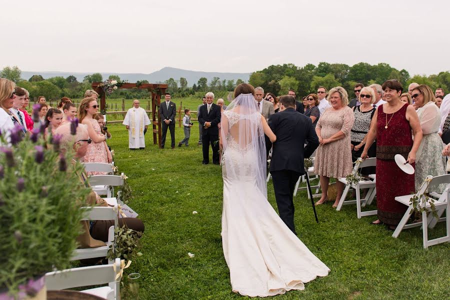 Wedding photographer Emily Ott (beautyofthesoul). Photo of 20 August 2019