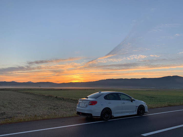 WRX STIの朝日夕日コラボ・コメントありがとうございます・新潟ツーリングオフ会・道の駅ながおか花火館・朝焼け夕焼けコラボに関するカスタム事例の投稿画像2枚目