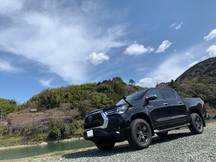 ハイラックスのイエローフォグ・バグガード・GUN125・ハイラックス・アルパインDAF11Vに関するカスタム事例の投稿画像2枚目