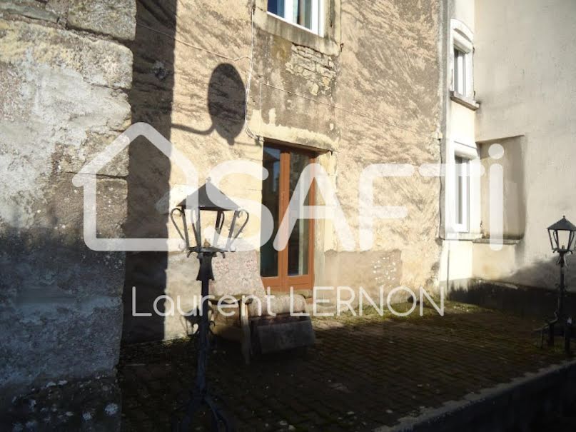 Vente maison 4 pièces 97 m² à Luxeuil-les-Bains (70300), 40 000 €