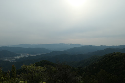 左から野坂岳・三重嶽・武奈ヶ岳・千石山など