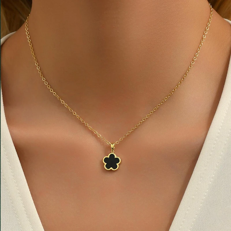 Lucky Five Petal Flower Single Necklace Eenvoudige en elegante ketting voor dagelijks gebruik. Breng geluk met deze charmante bloemhanger