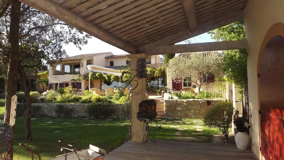 Vente propriété 11 pièces 515 m² à Grambois (84240), 2 330 000 €