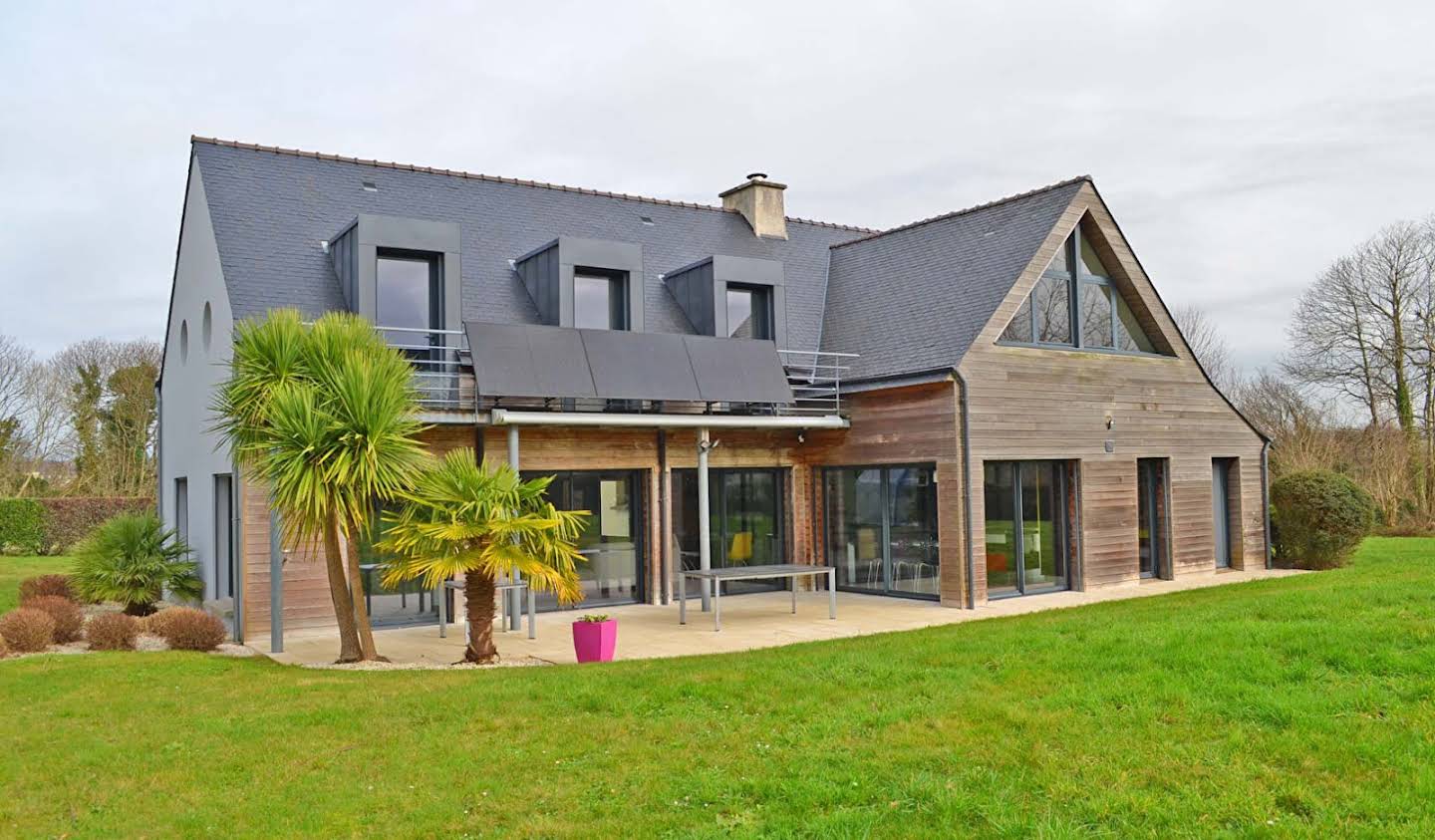 Maison avec piscine et terrasse Edern