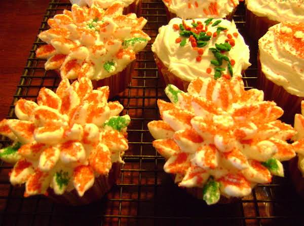 Poinsettia Cupcakes_image