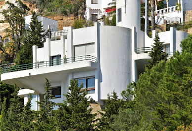 Maison avec piscine et jardin 12