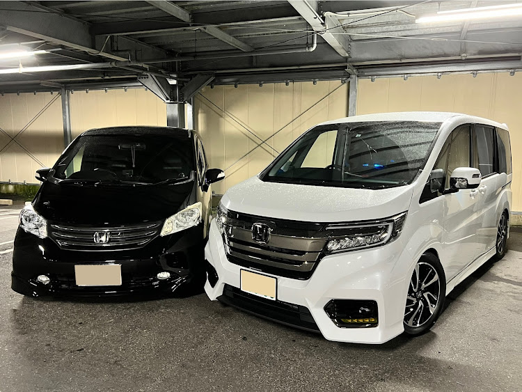 フリードのRP3ステップワゴン・撮影・10月も宜しくお願いします・仲良いメンツ・寒いけど楽しいに関するカスタム事例の投稿画像1枚目