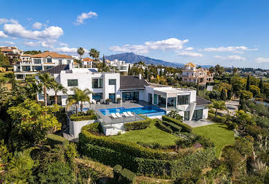 Villa with pool and terrace 3