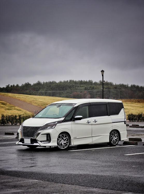 セレナの目指せPickUpCars・pickUpCarsに選ばれたい・ピックアップに一度でも載ってみたい・セレナC27に関するカスタム事例の投稿画像1枚目