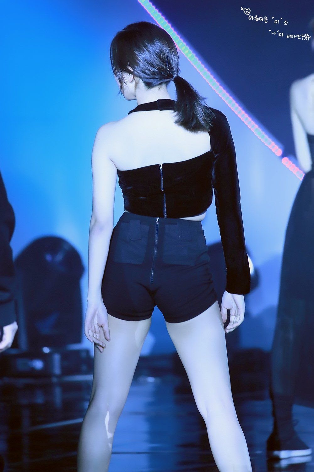 8 Photos of TWICE Mina’s Dark and Sexy Outfit.