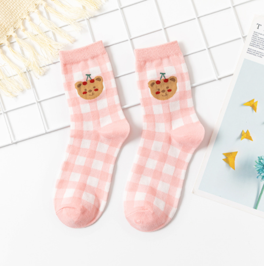 Ženske pamučne čarape Gummy Bear Series, Preppy stil. Udobne i zabavne čarape, savršene za svakodnevno nošenje i dodavanje razigranosti.