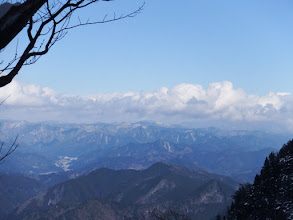 梁谷山（中央）方面