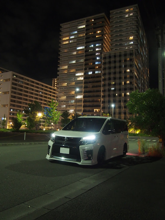 ヴォクシーのVOXY 80 前期・車写活・愛車撮影・夜活に関するカスタム事例の投稿画像2枚目