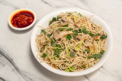 Mushroom Hakka Noodles