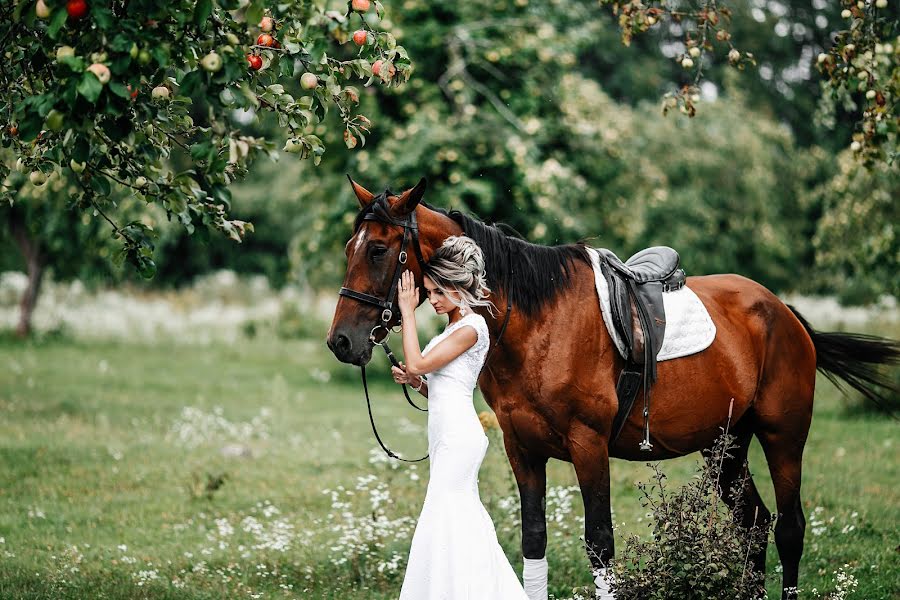 結婚式の写真家Artem Denischik (denischyk)。2019 1月15日の写真