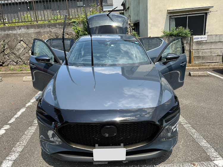 MAZDA3のMAZDA3ファストバック・ポリメタルグレーメタリック・ガラコ施工・ガラコに関するカスタム事例の投稿画像1枚目