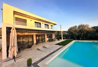 House with pool and terrace 7